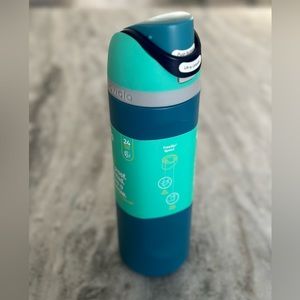 Owala FreeSip Shark 24oz